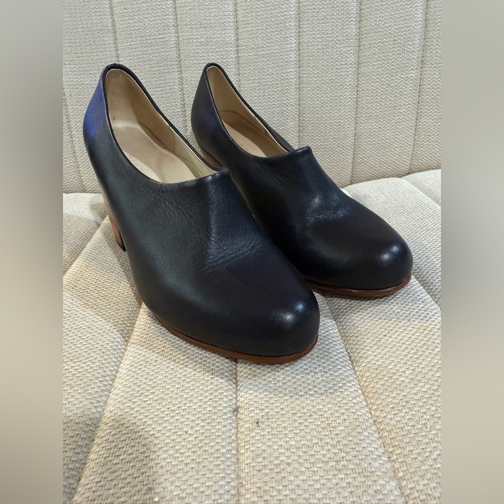 Nisolo Black Leather Mules